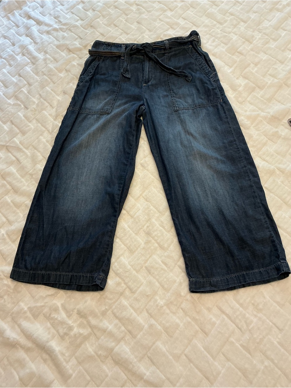 Seven7 Dark Blue Light Tencel Denim Cropped Wide Legged jeans with Gold Logo EUC - Picture 3 of 12